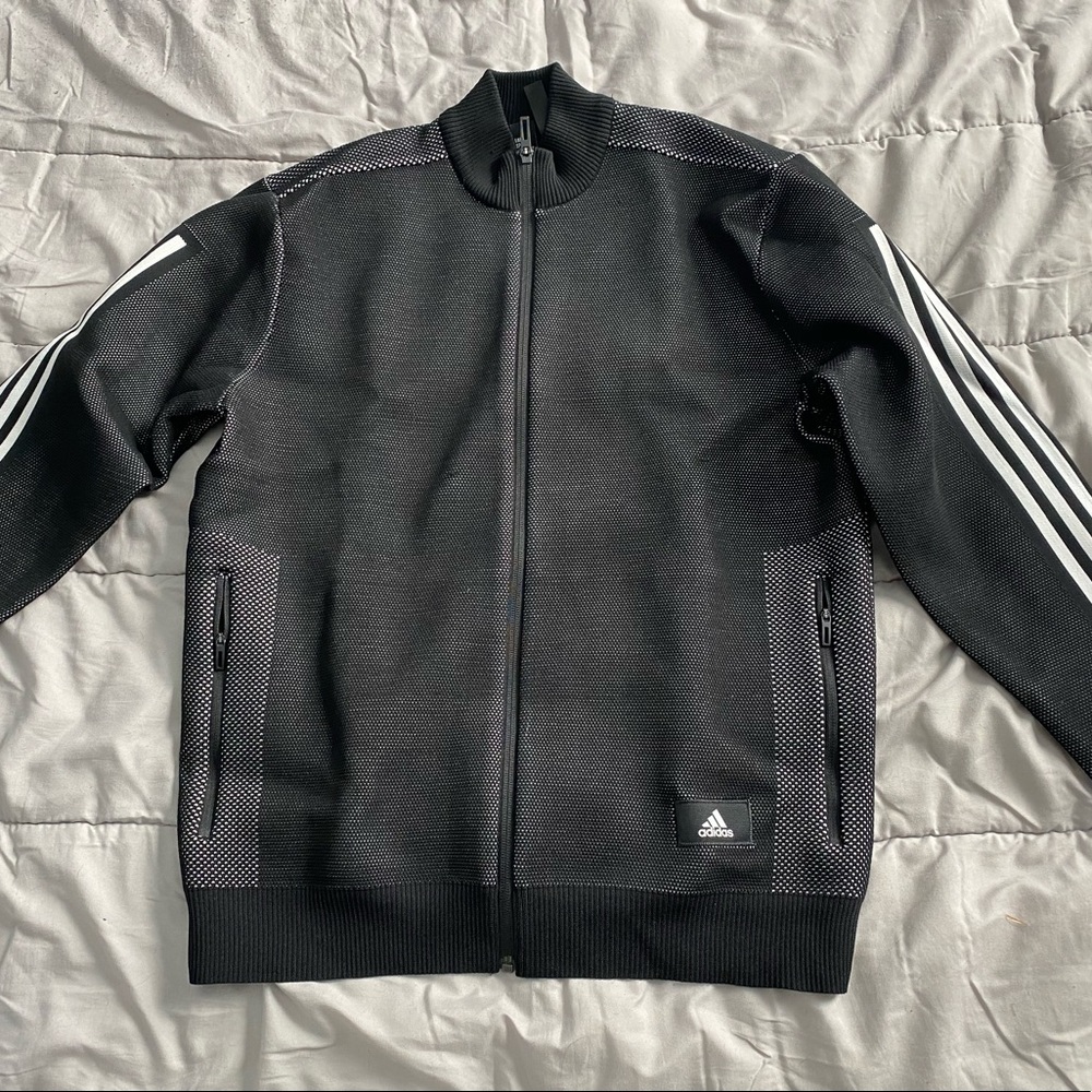 Adidas sweatsuit Size large. Excellent condition.